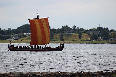 160729 Havhingsten og andre vikingeskibe paa besoeg i Frederikssund
