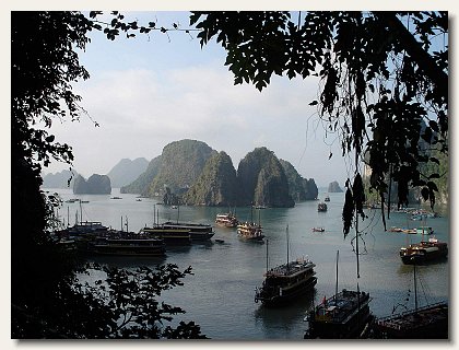 Halong_Bay,_Vietnam